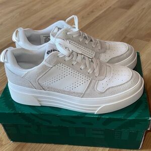 Le Tigre women’s size 8.5 platform sneakers, new White leather  Shoes